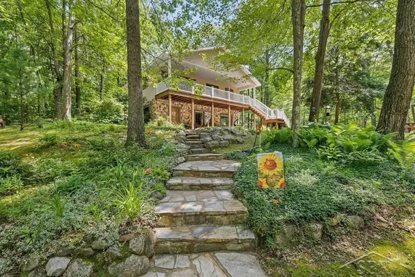 10801 N Pine Grove, Vestaburg, MI 48891