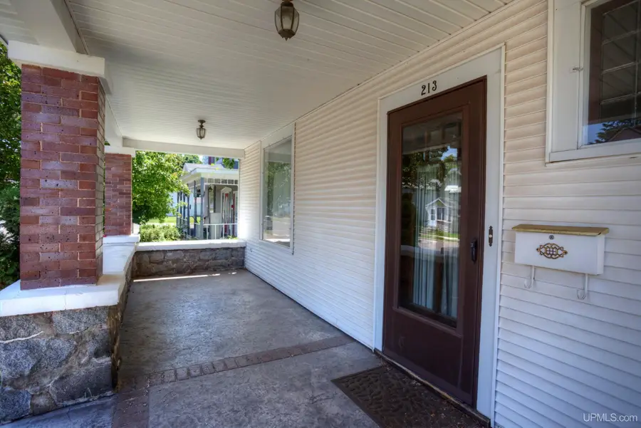 213 S Mansfield, Ironwood, MI 49938 - Image #2