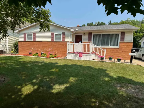 1913 N Brentwood, Essexville, MI 48732