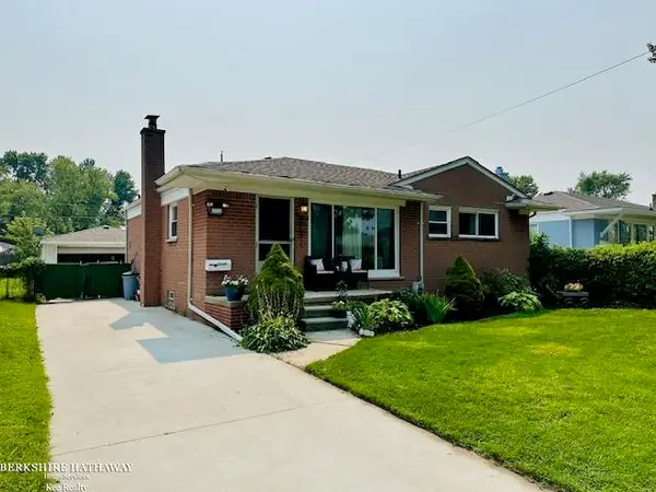 22440 Euclid, Saint Clair Shores, MI 48082