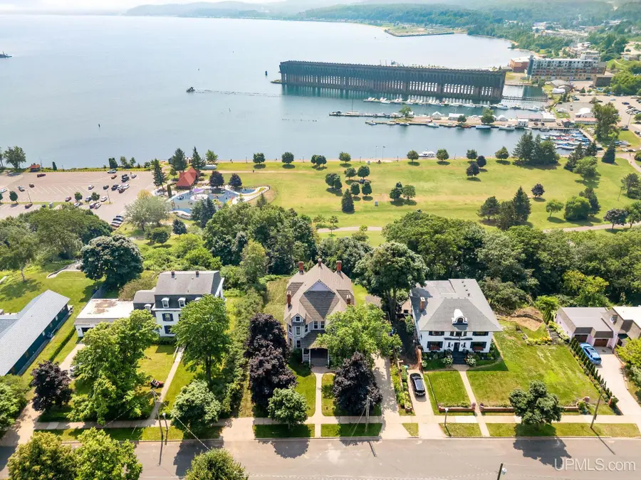 322 E Ridge, Marquette, MI 49855 - Image #2