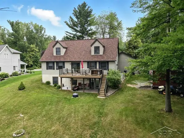 5505 N Clarence, Sanford, MI 48657