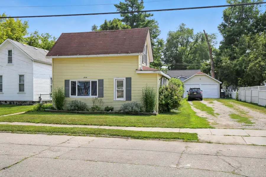 229 W Flint, Lake Orion, MI 48362 - Image #2