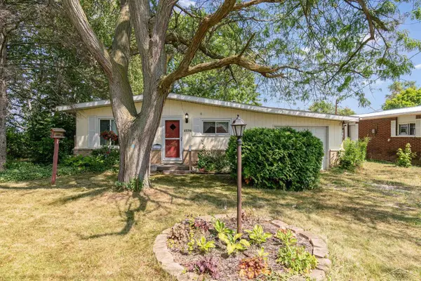 1579 Joy, Saginaw, MI 48601