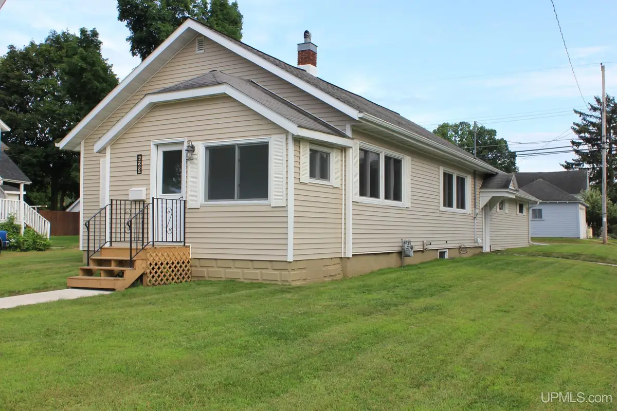 623 W B, Iron Mountain, MI 49801 - Image #1