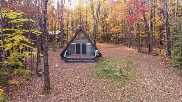 N3443 16 Mile Lake, Munising, MI 49862