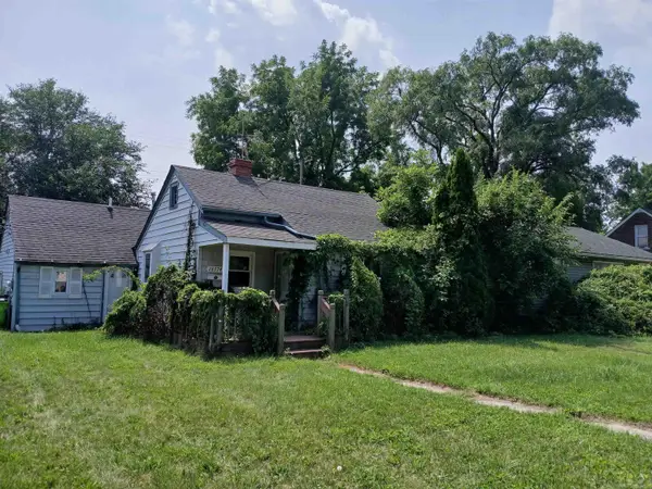 18374 Mesle, Roseville, MI 48066