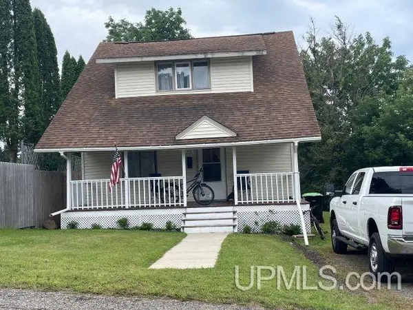 623 E E, Iron Mountain, MI 49801