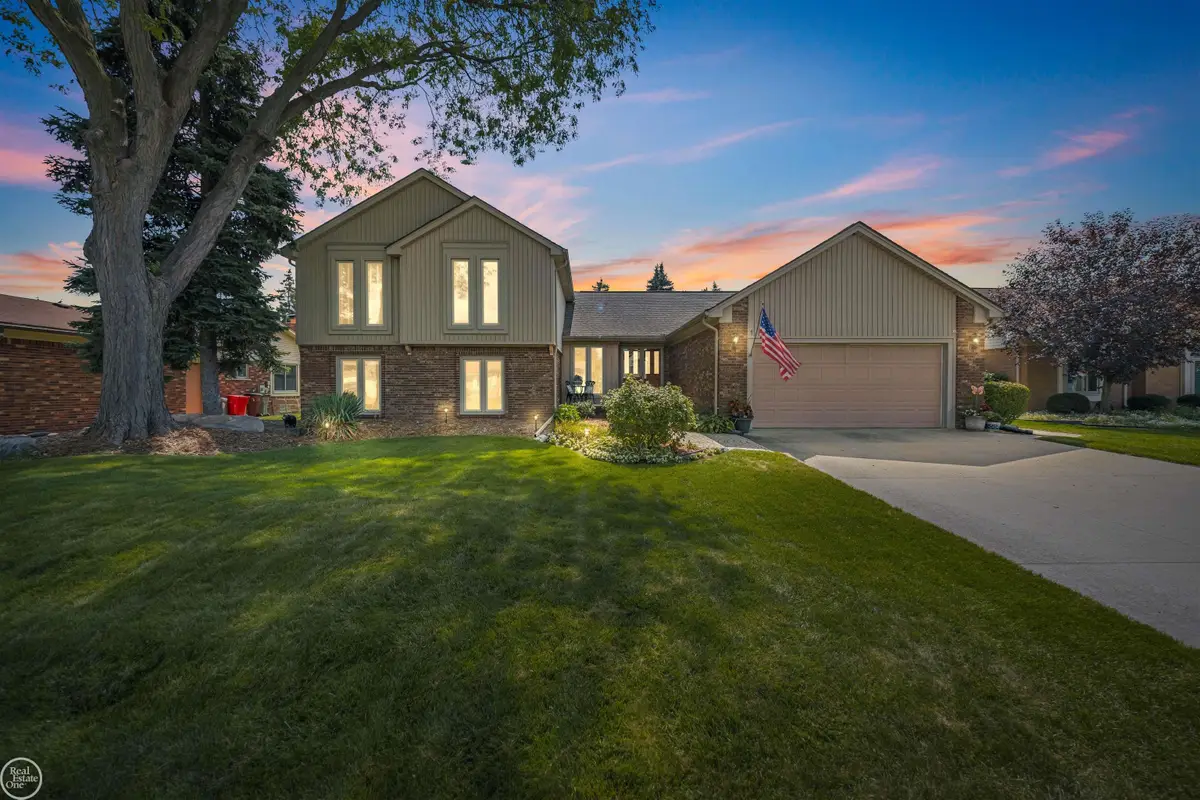 15492 S Royal Doulton Blvd, Clinton Township, MI 48038 - Image #1