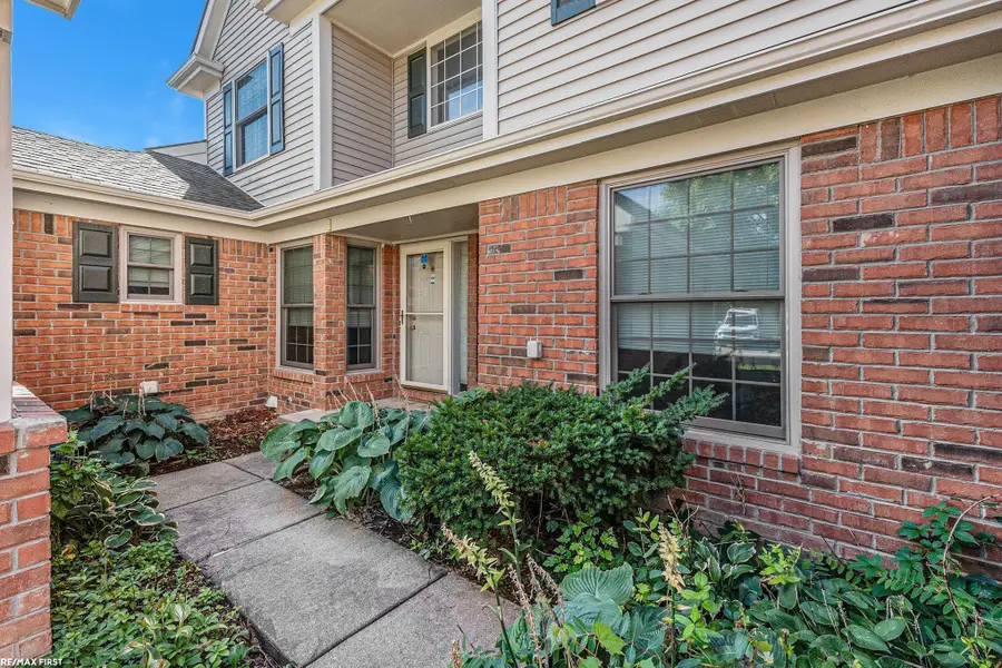 3715 Knightbridge Cir, Sterling Heights, MI 48314 - Image #3