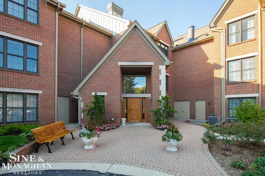 54 Pointe Park, Grosse Pointe Park, MI 48230 - Image #2