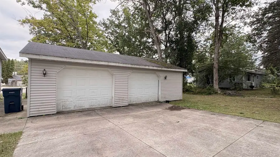 820 Greenlawn, Harrison, MI 48625 - Image #2