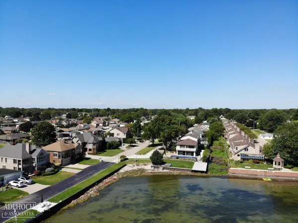 22515 Wildwood, Saint Clair Shores, MI 48081