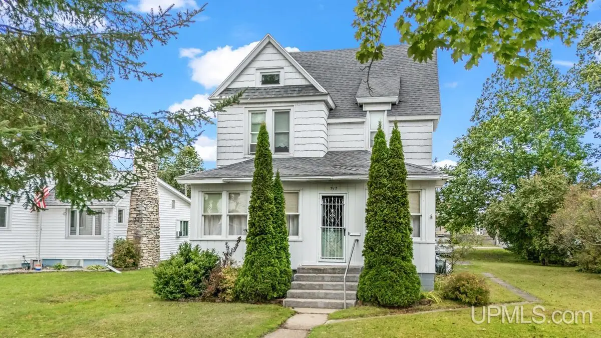 912 Michigan, Gladstone, MI 49837 - Image #1