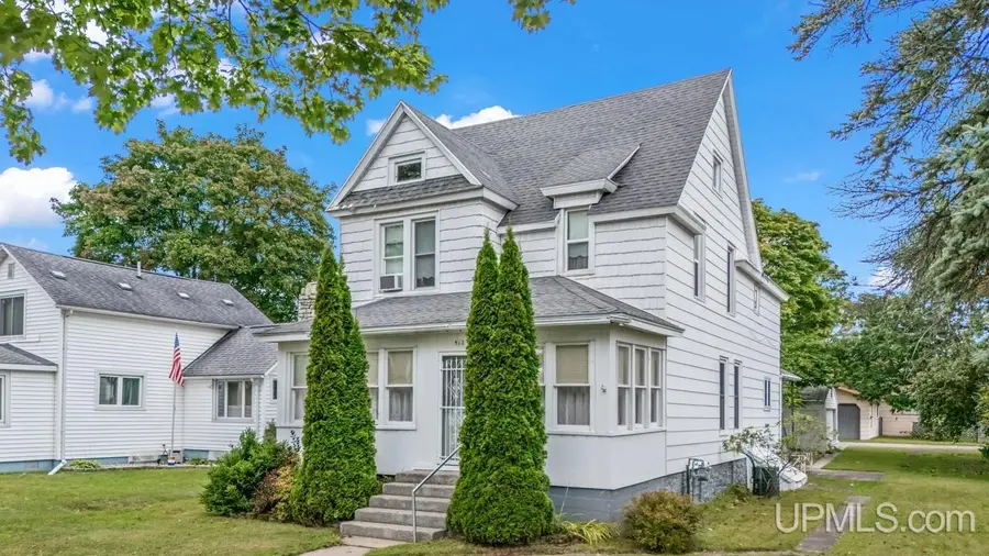 912 Michigan, Gladstone, MI 49837 - Image #2