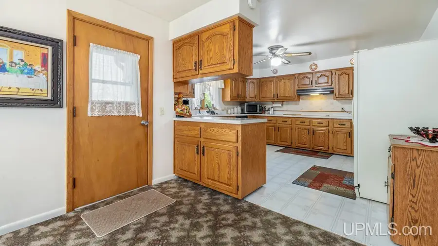 912 Michigan, Gladstone, MI 49837 - Image #3