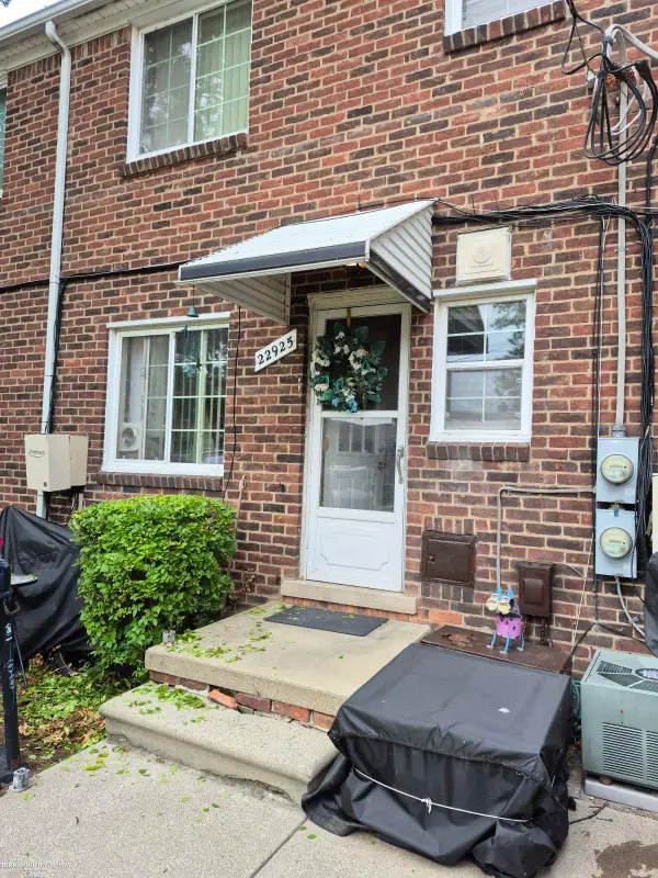 22925 Gary, Saint Clair Shores, MI 48080