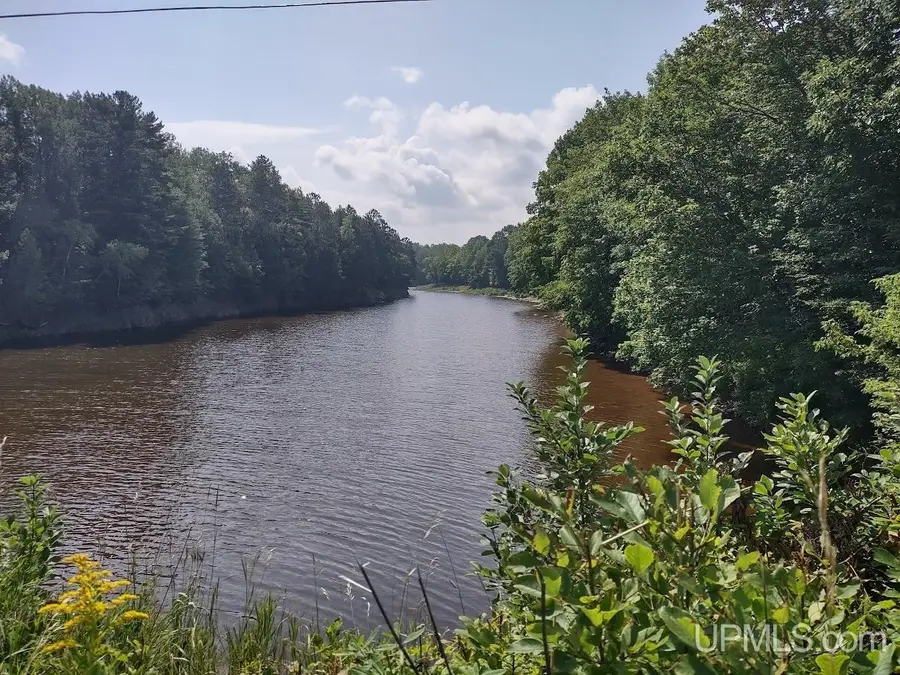213 Beaser, Ontonagon, MI 49953 - Image #3