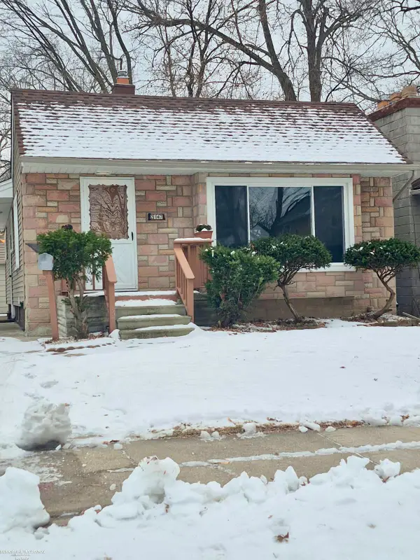 2147 Roslyn, Grosse Pointe Woods, MI 48236