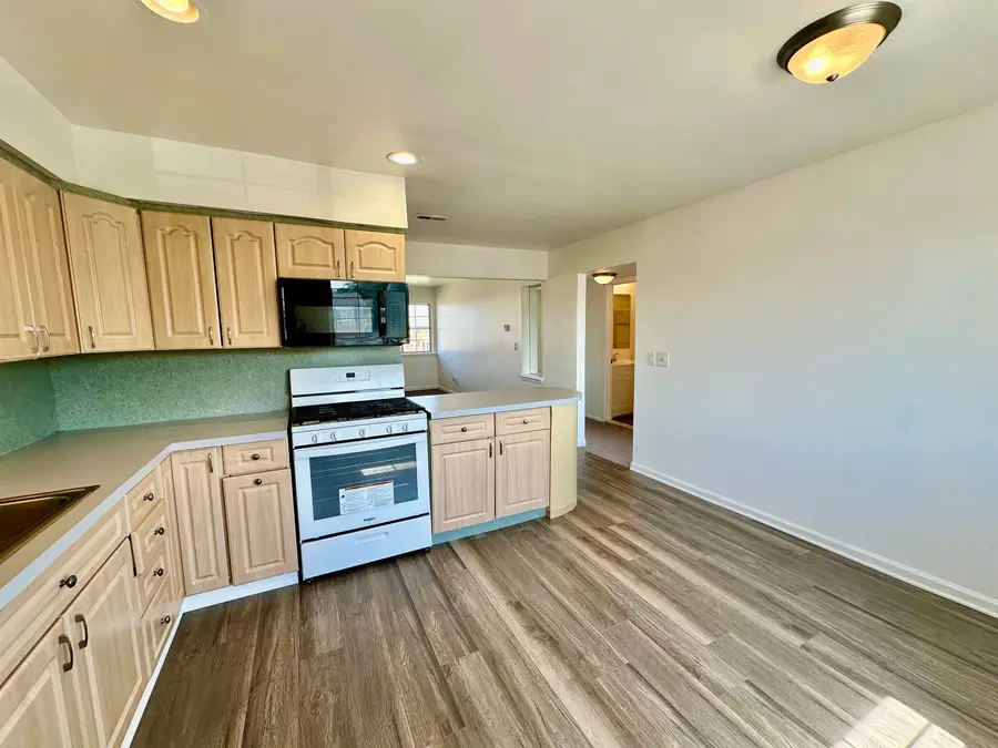 8140 Crestview Dr, Sterling Heights, MI 48312 - Image #3