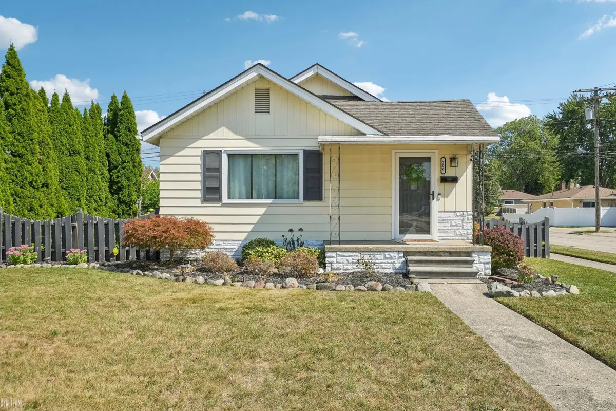 206 Kinross, Clawson, MI 48017 - Image #1