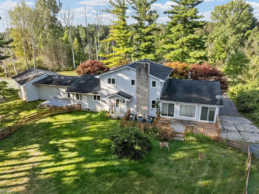 1061 Rose Center, Fenton, MI 48430 - Image #2