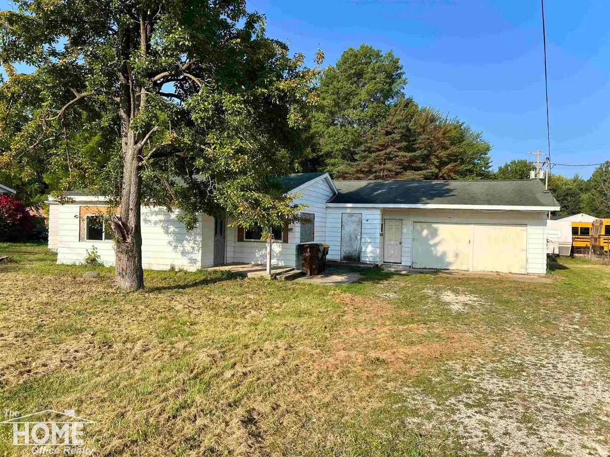 1016 S Line, Chesaning, MI 48616 - #1
