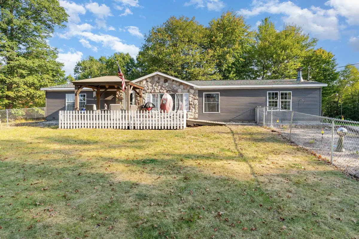 2535 N 11 Mile, Sanford, MI 48657 - Image #1