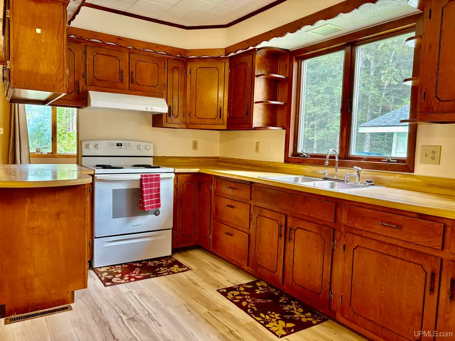 N8997 S Davis, Ironwood, MI 49938 - Image #2