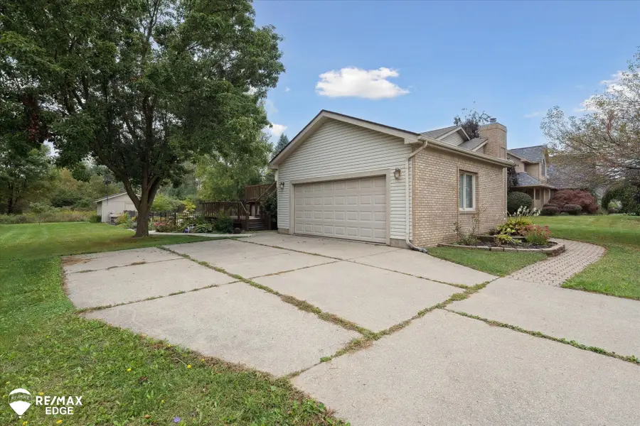 2411 Briar Creek, Burton, MI 48509 - Image #2