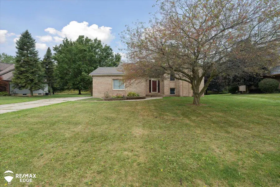 2411 Briar Creek, Burton, MI 48509 - Image #3