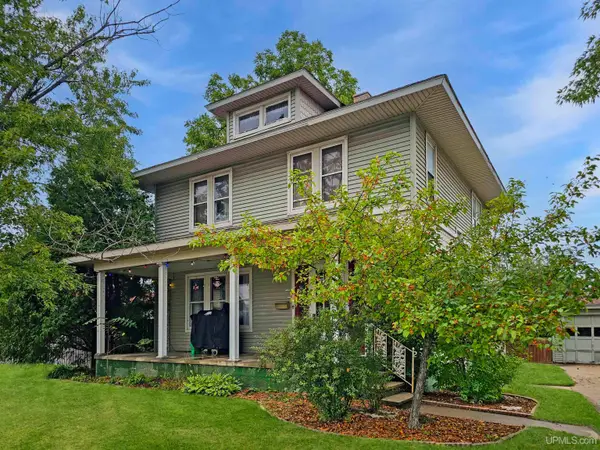 559 N 9th, Gladstone, MI 49837