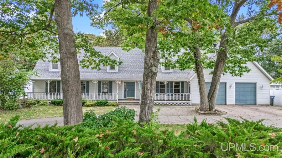 1620 Lake Shore, Gladstone, MI 49837 - Image #3