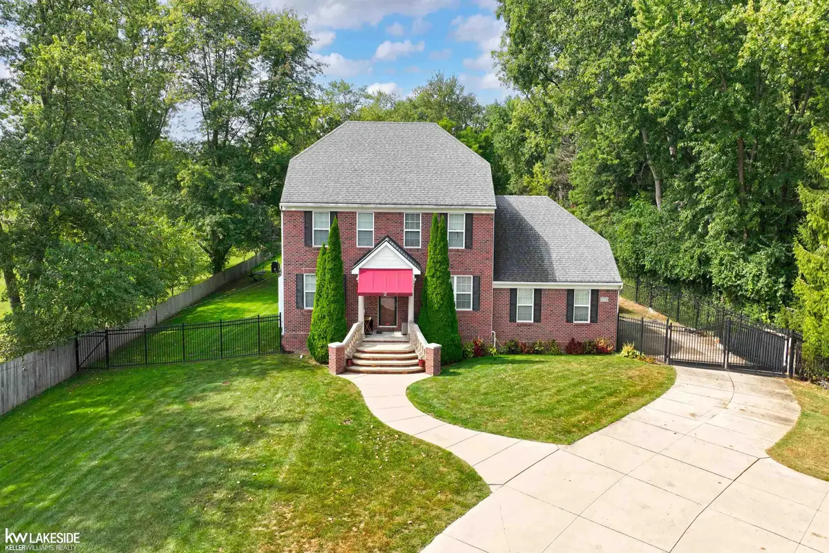 2770 Hickory Lawn, Rochester Hills, MI 48307 - #1