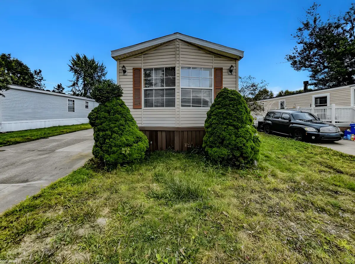 49679 Trafalgar, Shelby Charter Township, MI 48315 - Image #1