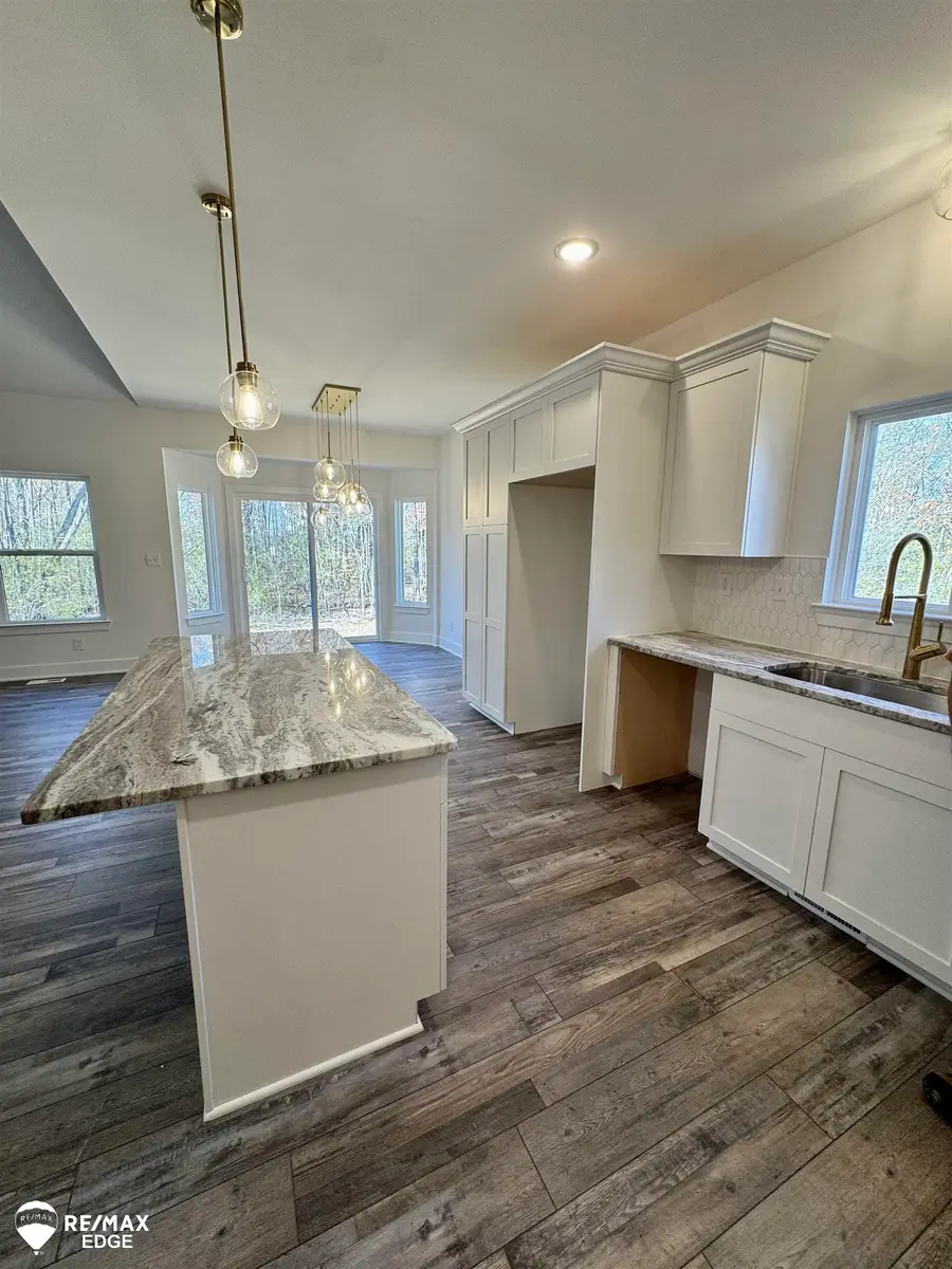 8347 Peninsula, Grand Blanc, MI 48439 - Image #2