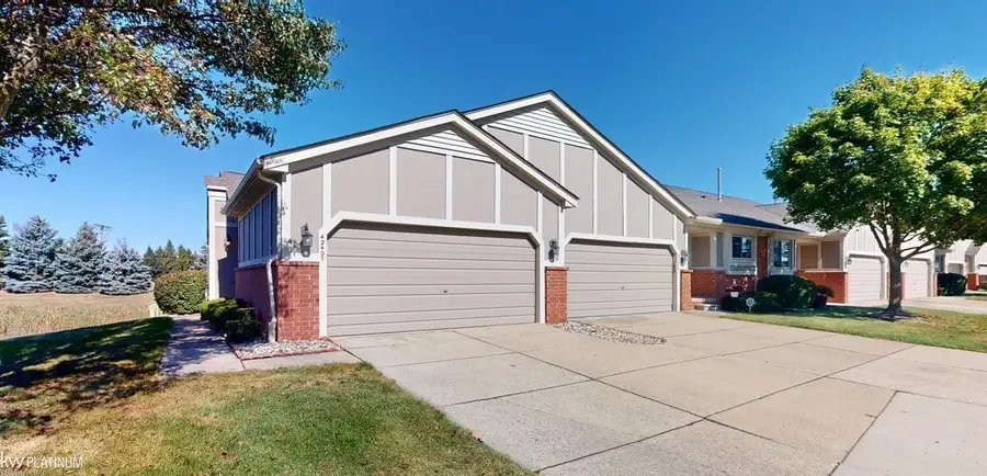 42407 Creekside, Clinton Township, MI 48038 - Image #2