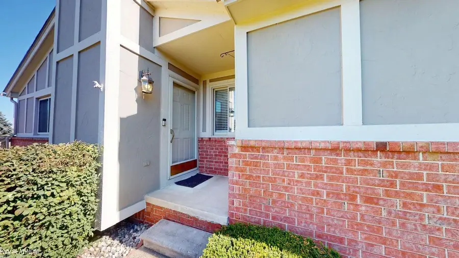 42407 Creekside, Clinton Township, MI 48038 - Image #3