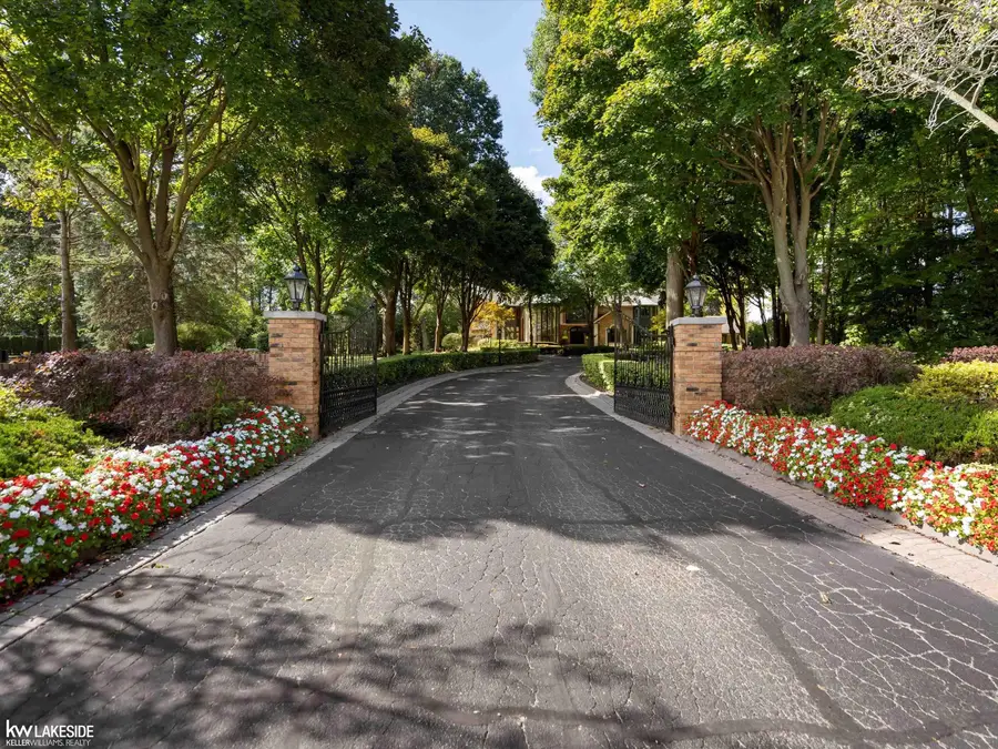 17455 Iris, Clinton Township, MI 48036 - Image #3