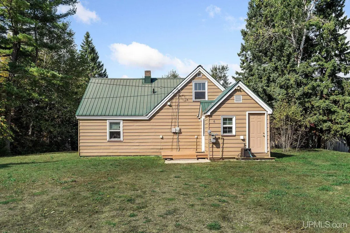 6 Horseshoe Lake Cr, Negaunee, MI 49866 - Image #1