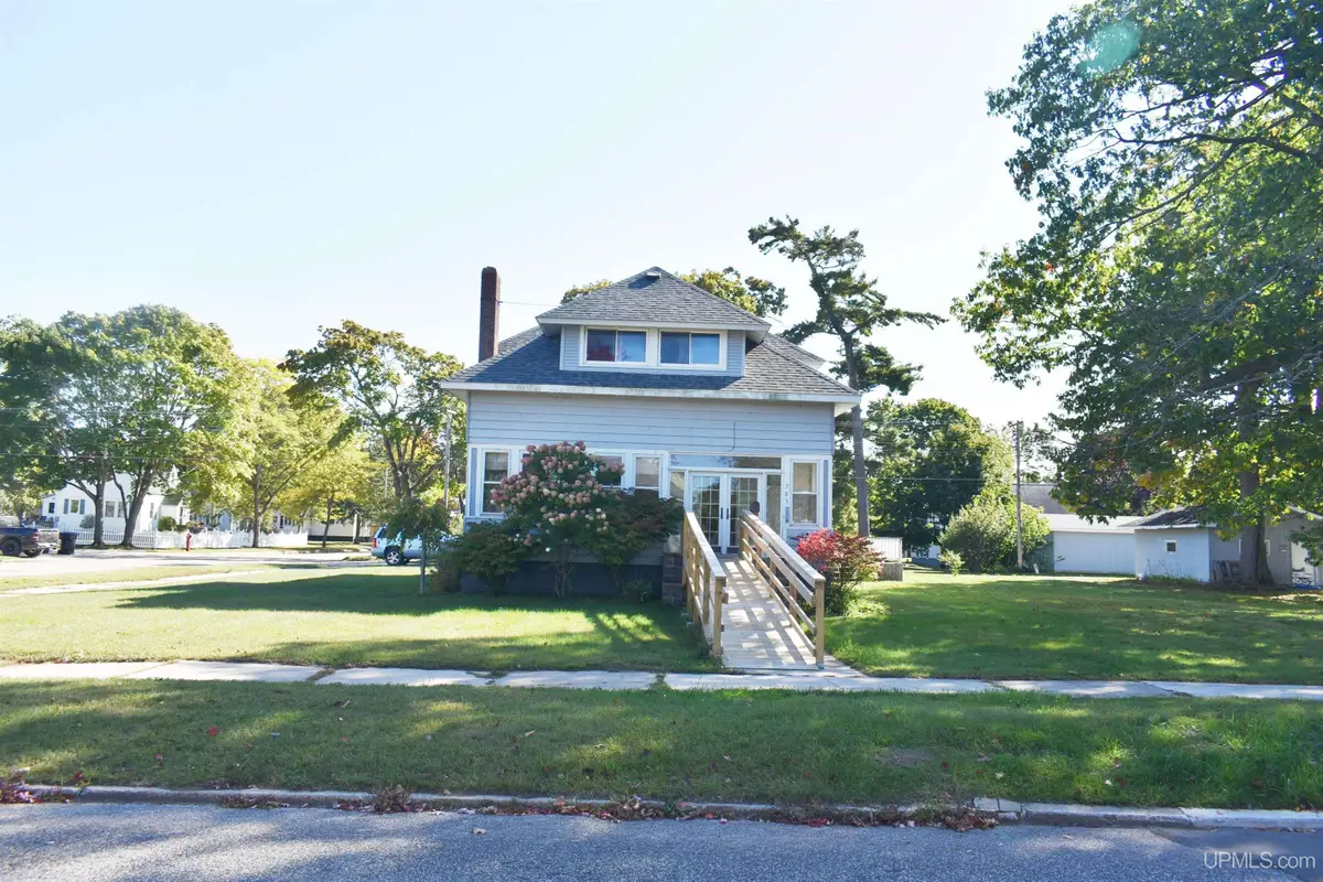 703 Dakota #1, Gladstone, MI 49837 - Image #1