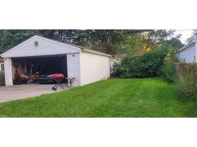 20506 Lochmoor, Harper Woods, MI 48225 - Image #2