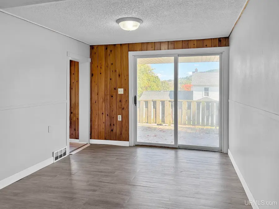 200 W Fleshiem, Iron Mountain, MI 49801 - Image #3