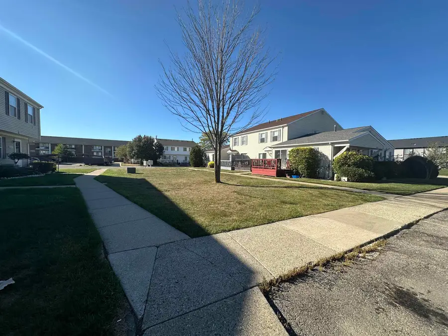 28219 Raleigh Crescent, Chesterfield Township, MI 48051 - Image #3