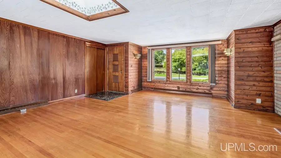 2216 S Carpenter, Kingsford, MI 49802 - Image #2