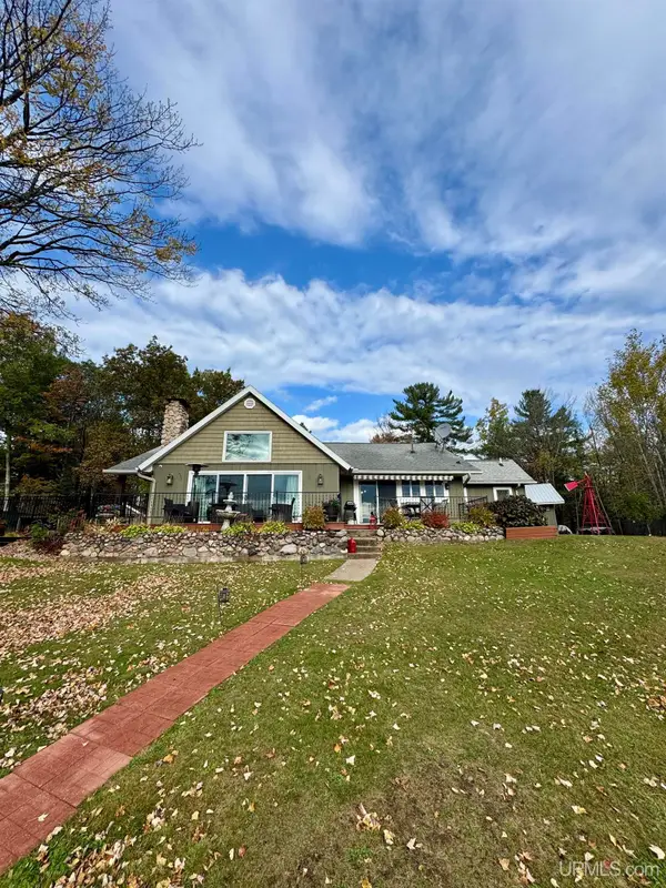 828 N Horseshoe Lake, Gwinn, MI 49841