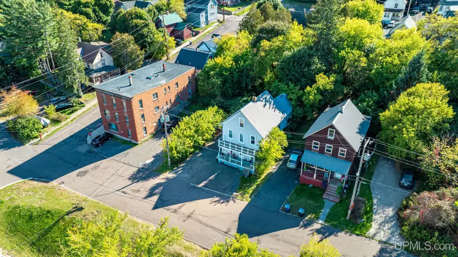 809 E Montezuma, Houghton, MI 49931 - Image #2