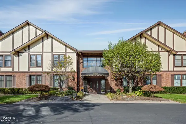 1750 Vernier #22, Grosse Pointe Woods, MI 48236