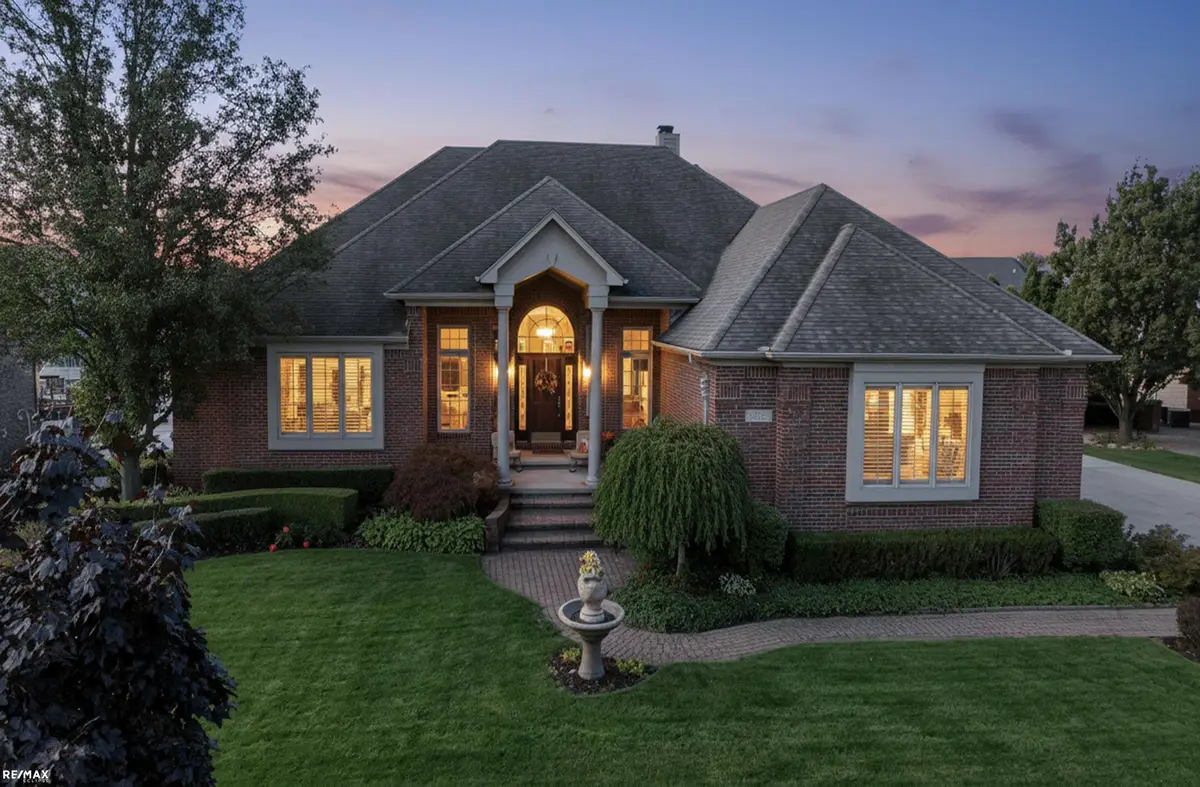 49677 Lakebridge, Shelby Charter Township, MI 48315 - Image #1