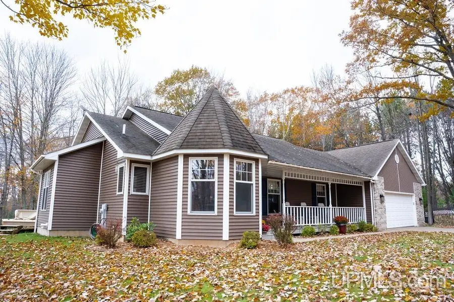 W8078 Collins, Iron Mountain, MI 49801 - Image #2